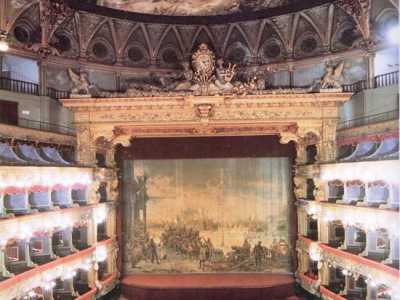 ...lavori che vennero per� letteralmente bruciati durante l�incendio doloso che colp� il politeama il 27 ottobre del 1991